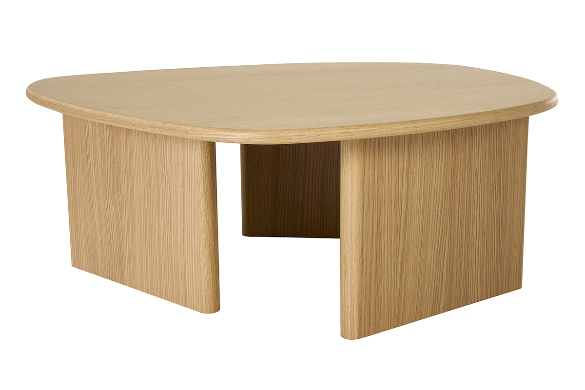 Table basse organique en bois clair ch�ne, vue de trois quarts, design sculptural.
