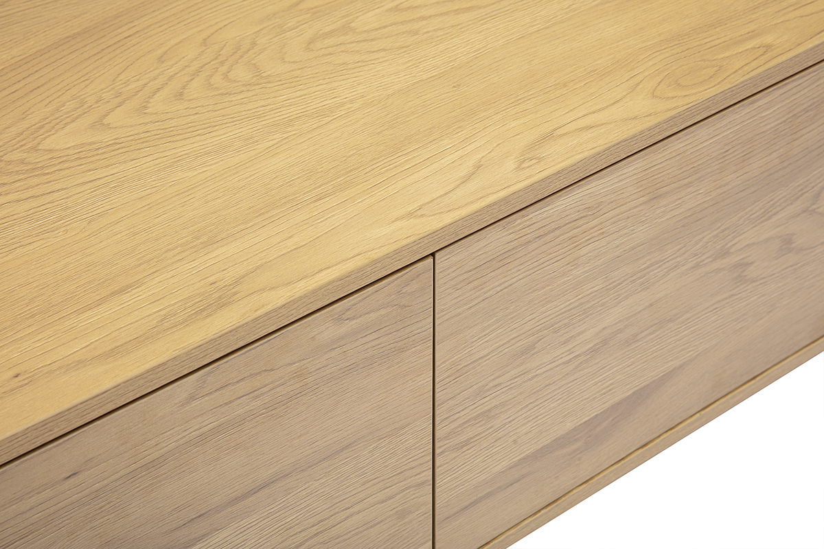 Table basse rectangulaire avec 2 tiroirs en finition bois clair ch�ne vue de pr�s.