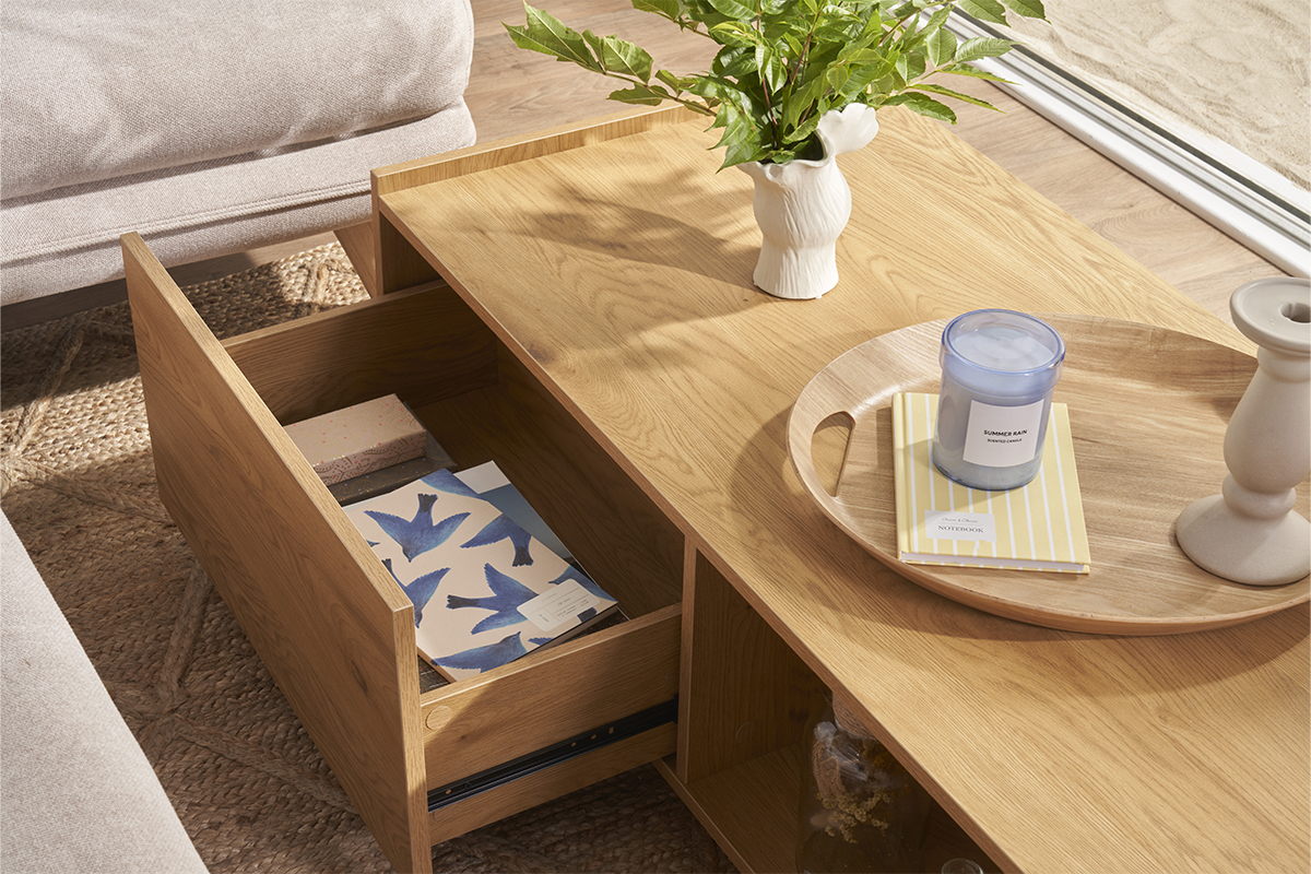 Table basse rectangulaire avec rangements 2 tiroirs finition bois clair ch�ne L120 cm MADERO