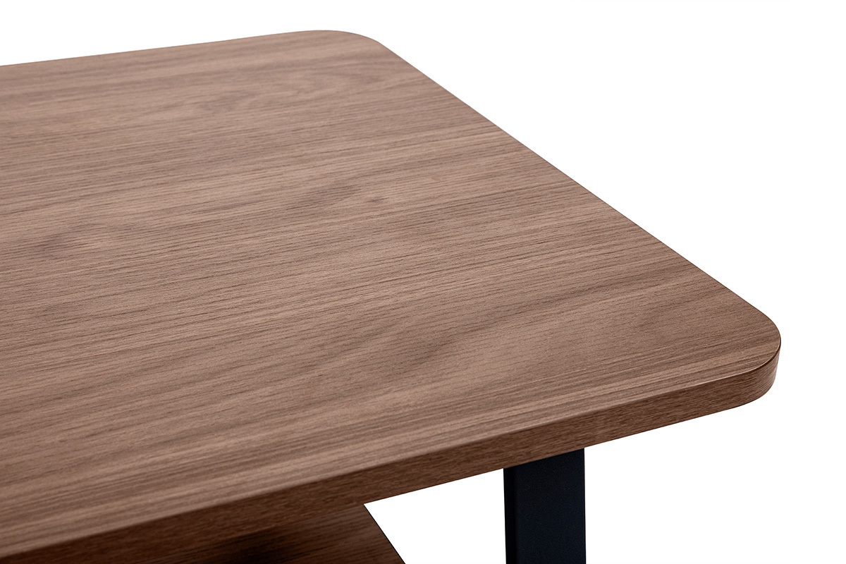 D�tail du plateau de la table basse rectangulaire en bois noyer et m�tal, vue de dessus.