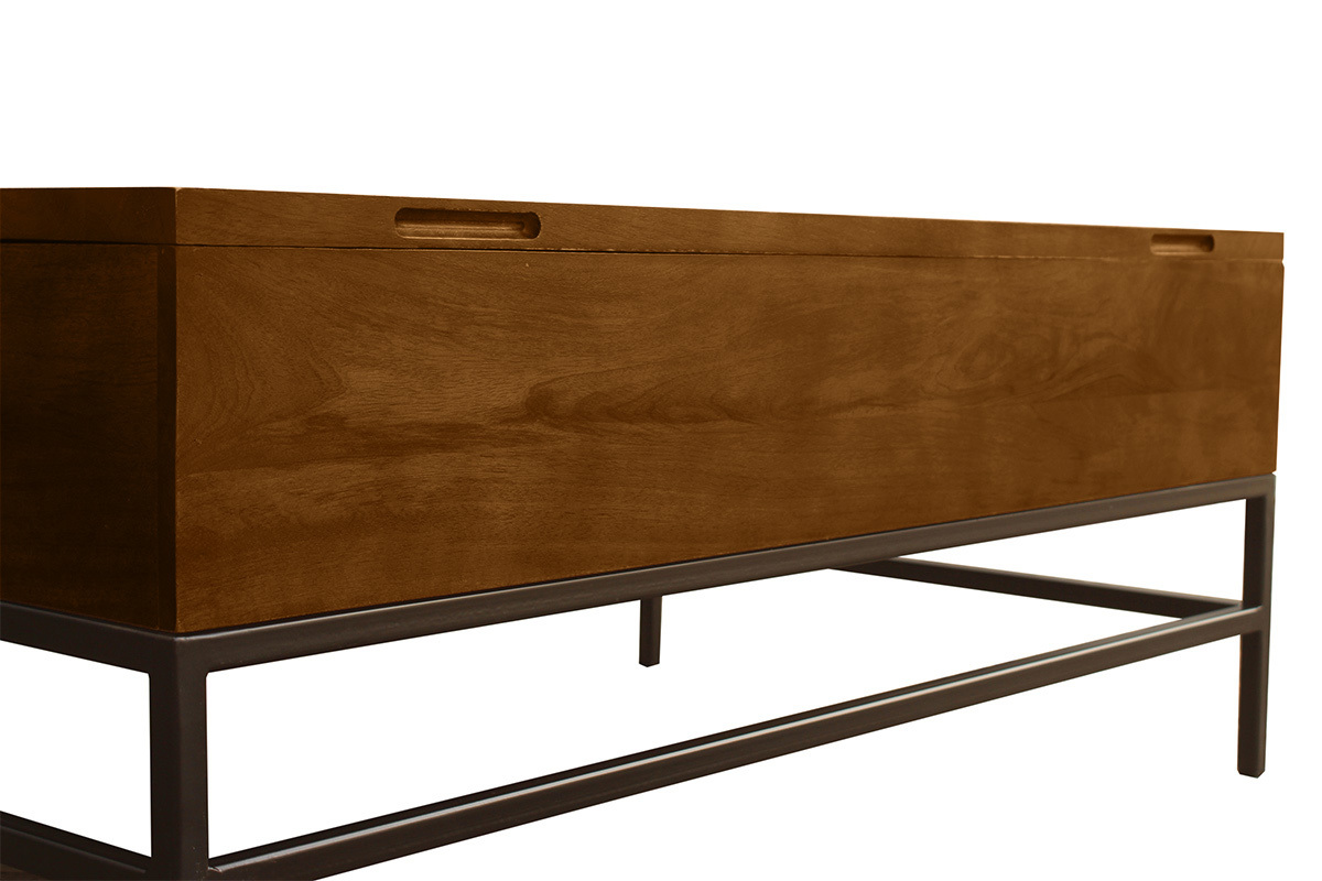 Table basse relevable en bois de manguier et m�tal noir, vue de c�t�.