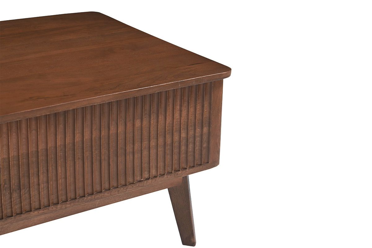 Table basse relevable rectangulaire en bois fonc�, vue de 3/4, avec texture en relief.
