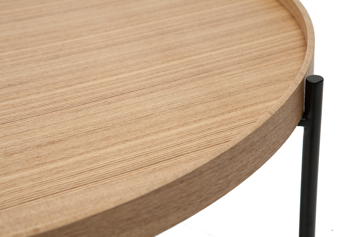 Gros plan sur la table basse BASSY en bois clair avec structure m�tallique noire.