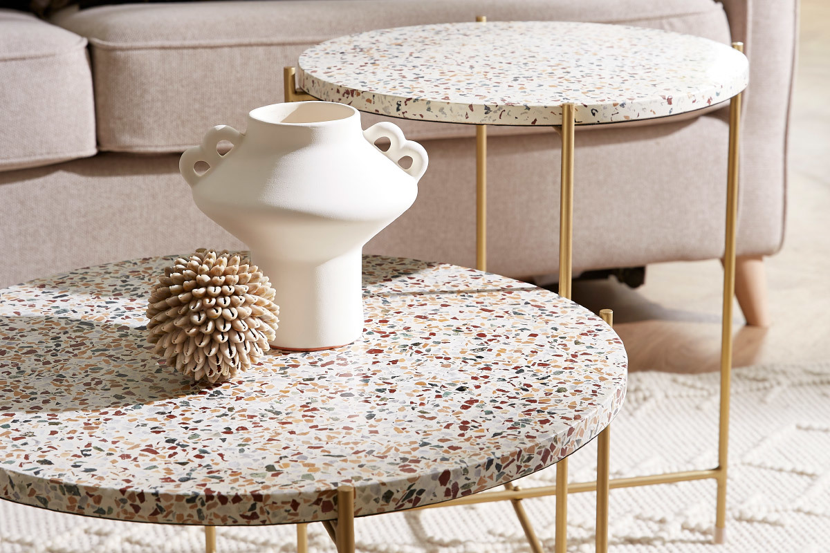 Table basse ronde design en terrazzo et m�tal dor� D55 cm MEZZO