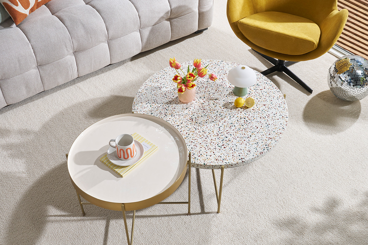 Table basse ronde design en terrazzo et m�tal dor� D81 cm MEZZO
