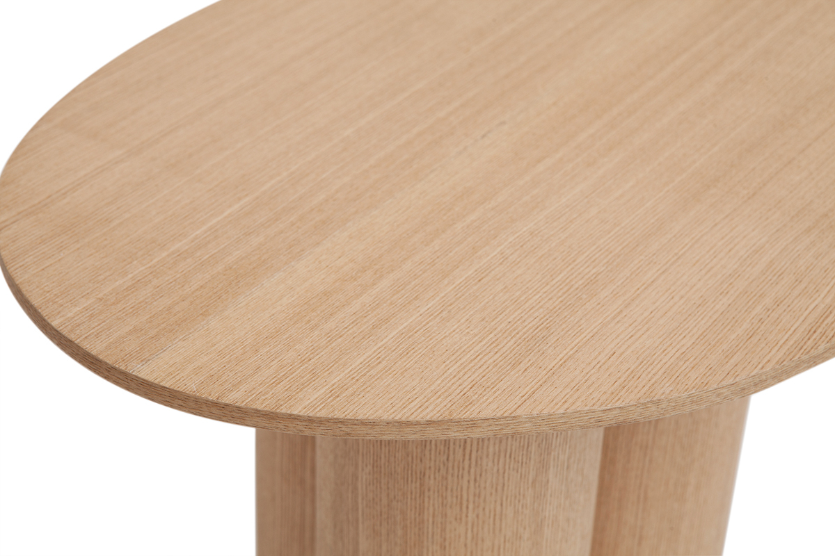 Table d'appoint en bois clair HOLLEN, vue de dessus du plateau ovale.
