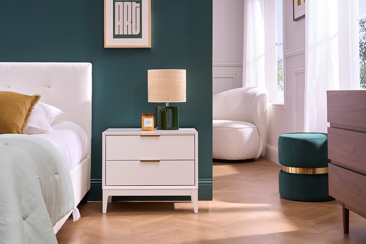 Table de chevet blanche mat et m�tal dor� avec rangements GIANA