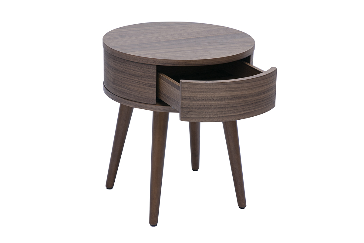 Table de chevet ronde en bois fonc� avec tiroir ouvert, vue de trois quarts.