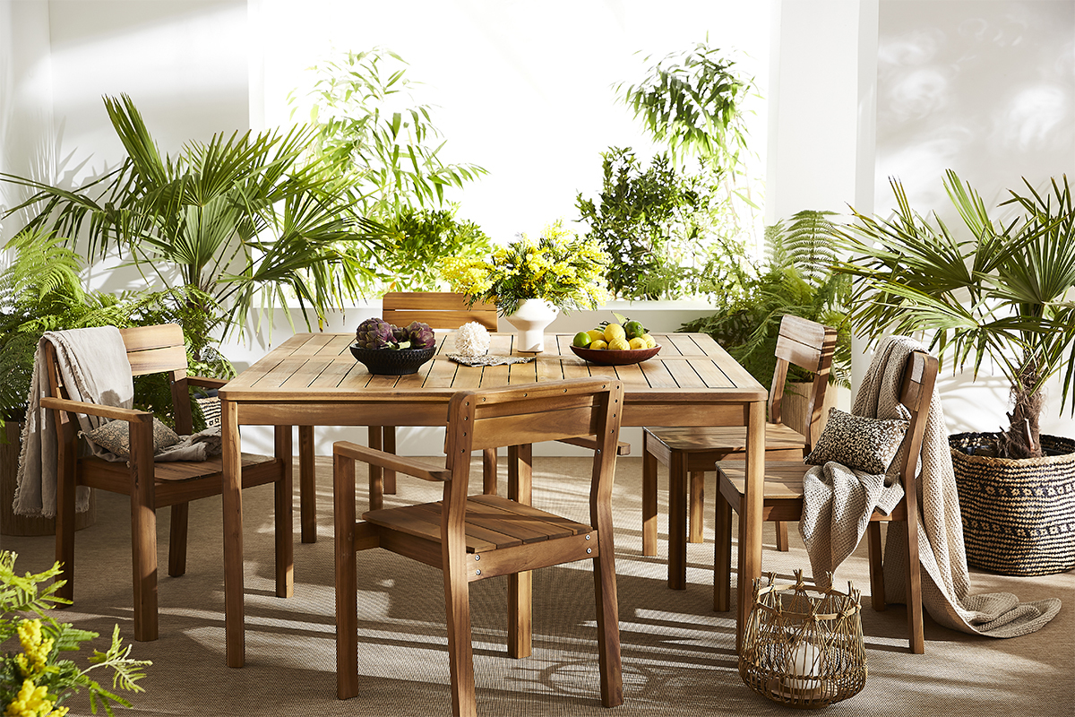 Table de jardin carr�e en bois massif L147 cm AKIS