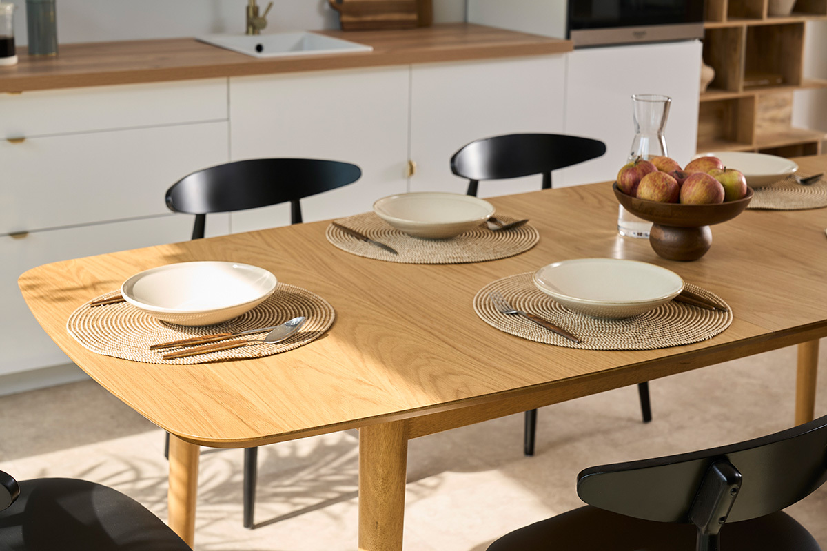 Table extensible rallonges int�gr�es rectangulaire en bois clair ch�ne L180-220 cm EGO