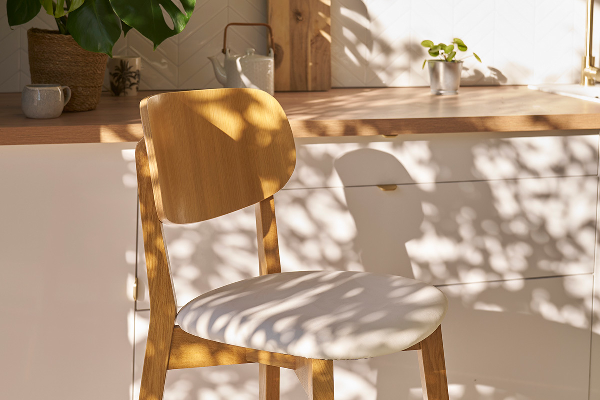 Tabouret de bar bois clair ch�ne et blanc H65 cm LUCIA