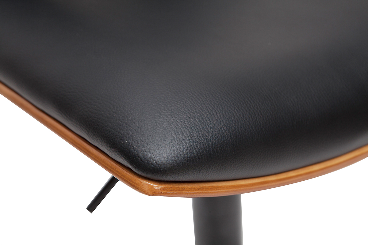D�tail de l'assise du tabouret de bar noir et bois fonc� PANACH, vue rapproch�e.