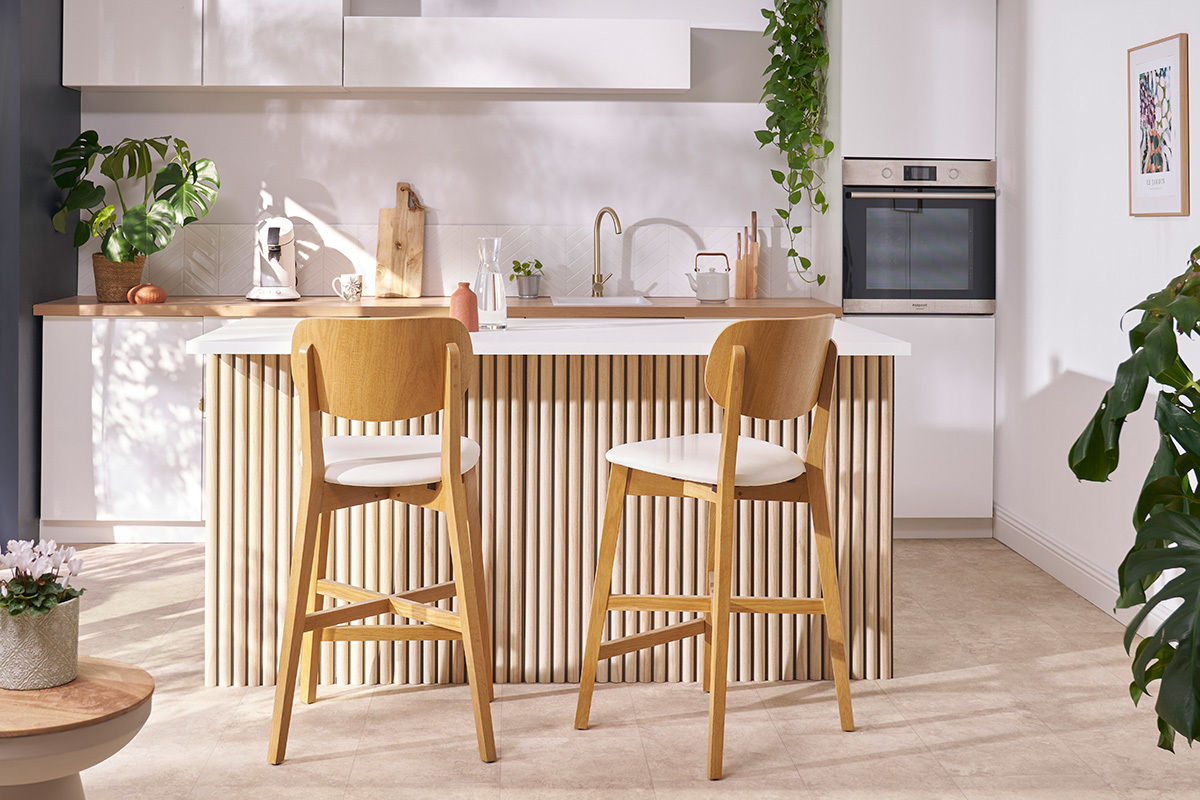 Tabouret de bar en bois clair ch�ne et tissu effet velours terre br�l�e H65 cm LUCIA