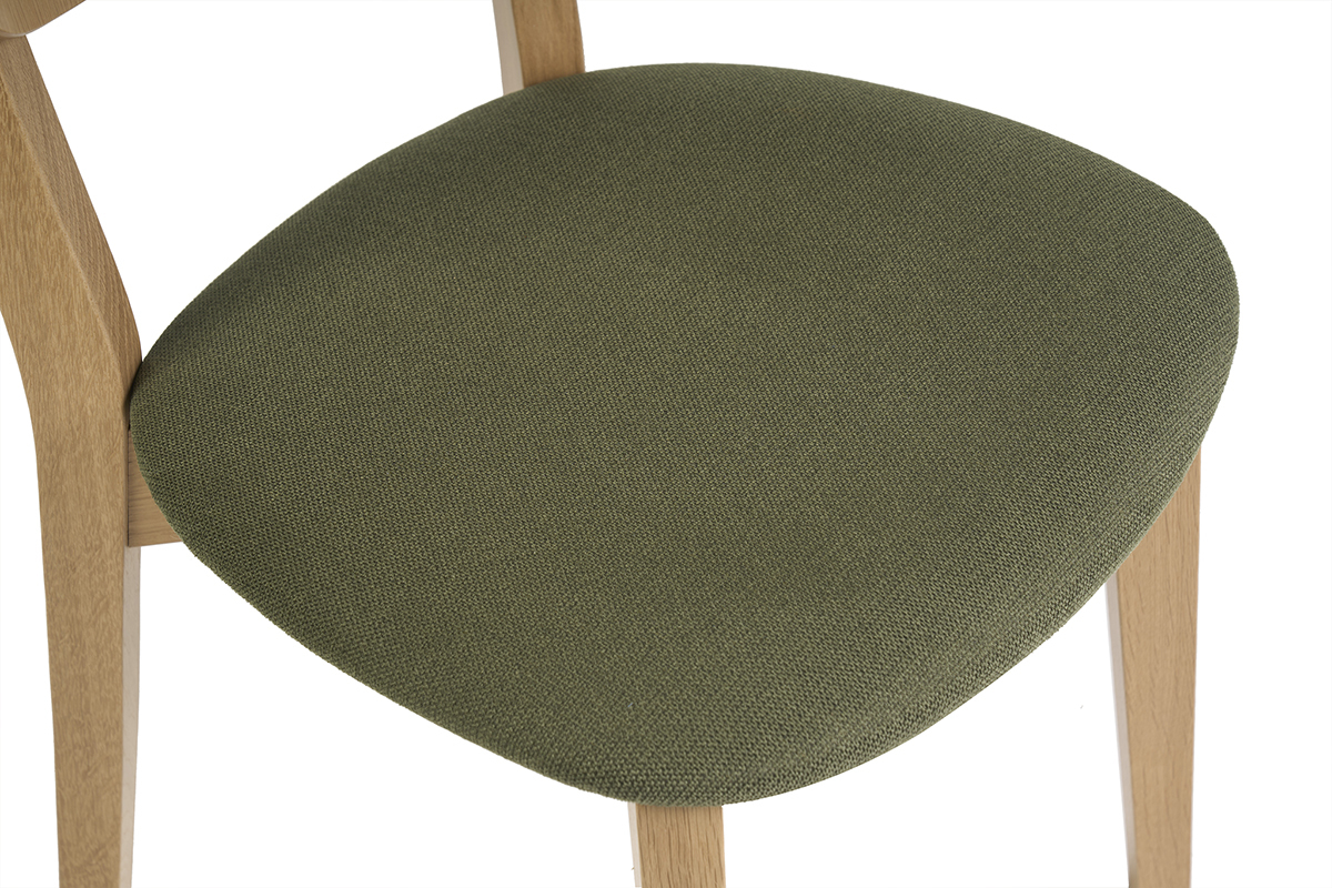 D�tail de l'assise d'un tabouret de bar LUCIA en tissu vert kaki et bois clair.