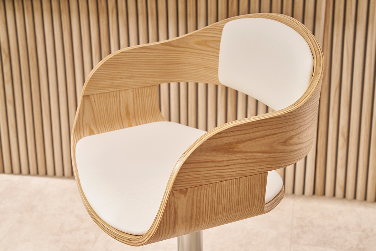 Tabourets de bar design r�glables en polyur�thane blanc et bois clair (lot de 2) EUSTACHE