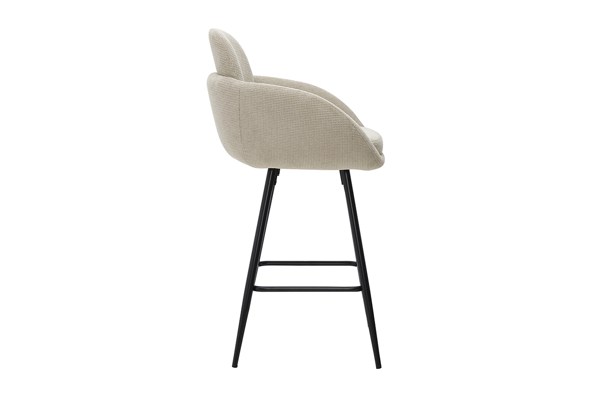 Tabouret de bar en tissu effet velours beige avec pieds en m�tal noir, vue de profil.