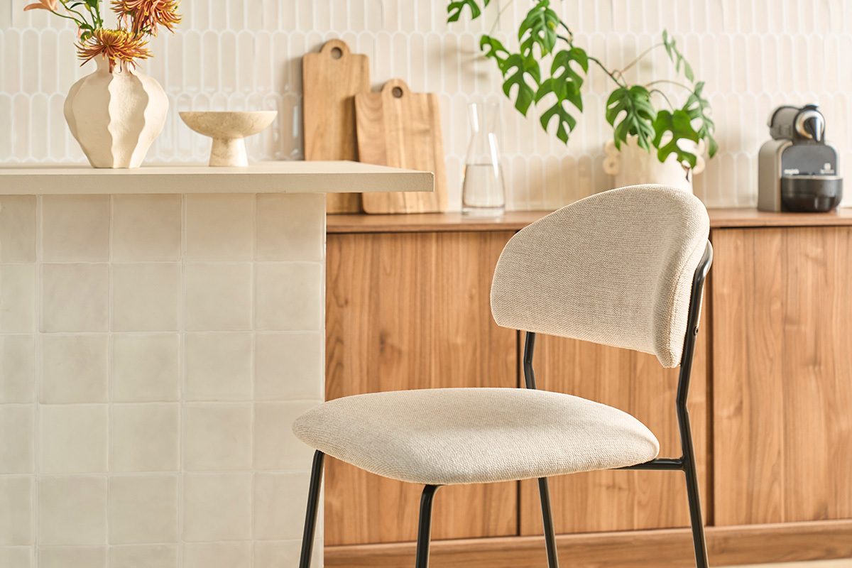 Tabourets de bar en tissu effet velours textur� beige H64 cm (lot de 2) BENTA