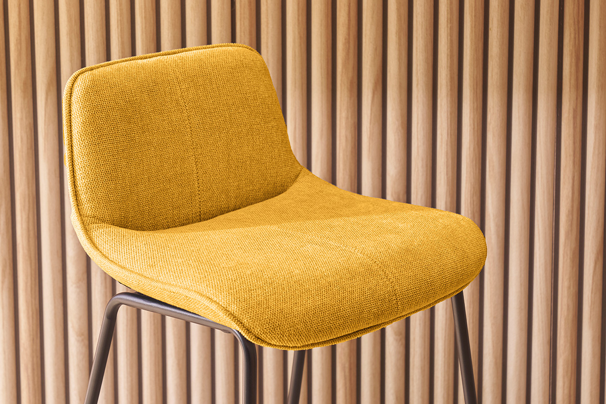 Tabourets de bar en tissu effet velours textur� jaune moutarde et m�tal H65 cm (lot de 2) BOOST