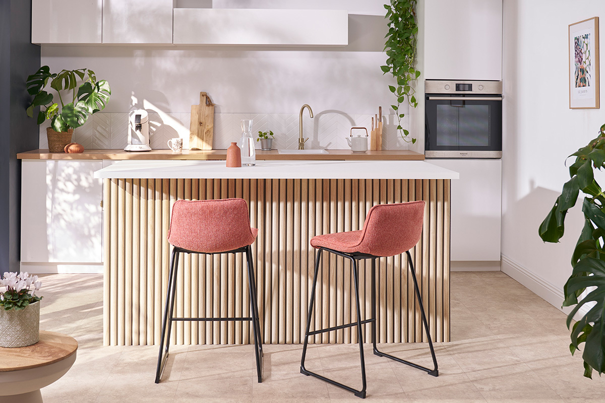 Tabourets de bar en tissu effet velours textur� terracotta et m�tal H65 cm (lot de 2) BOOST
