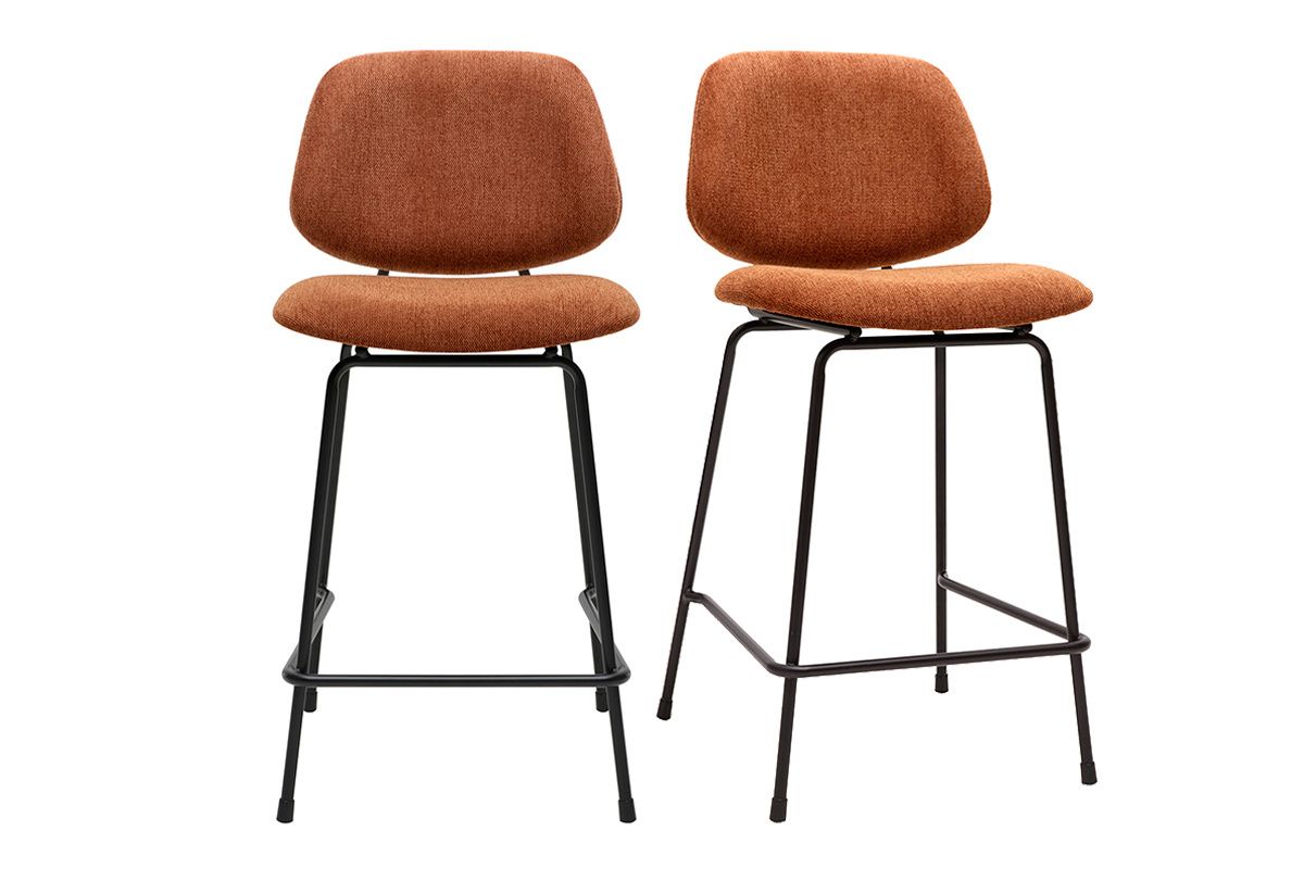 Tabourets de bar en tissu terre br�l�e et m�tal, vue de face.