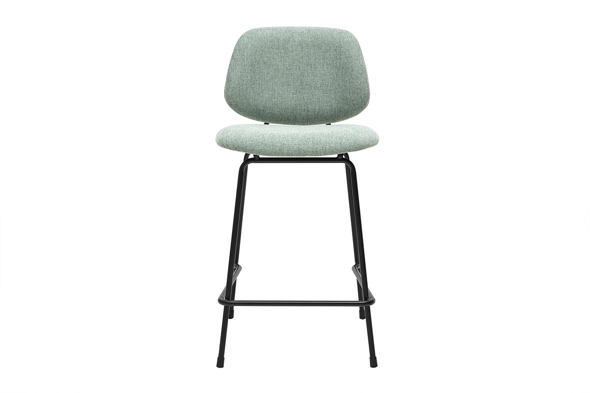 Tabouret de bar en tissu vert c�ladon et m�tal noir, vue de face.