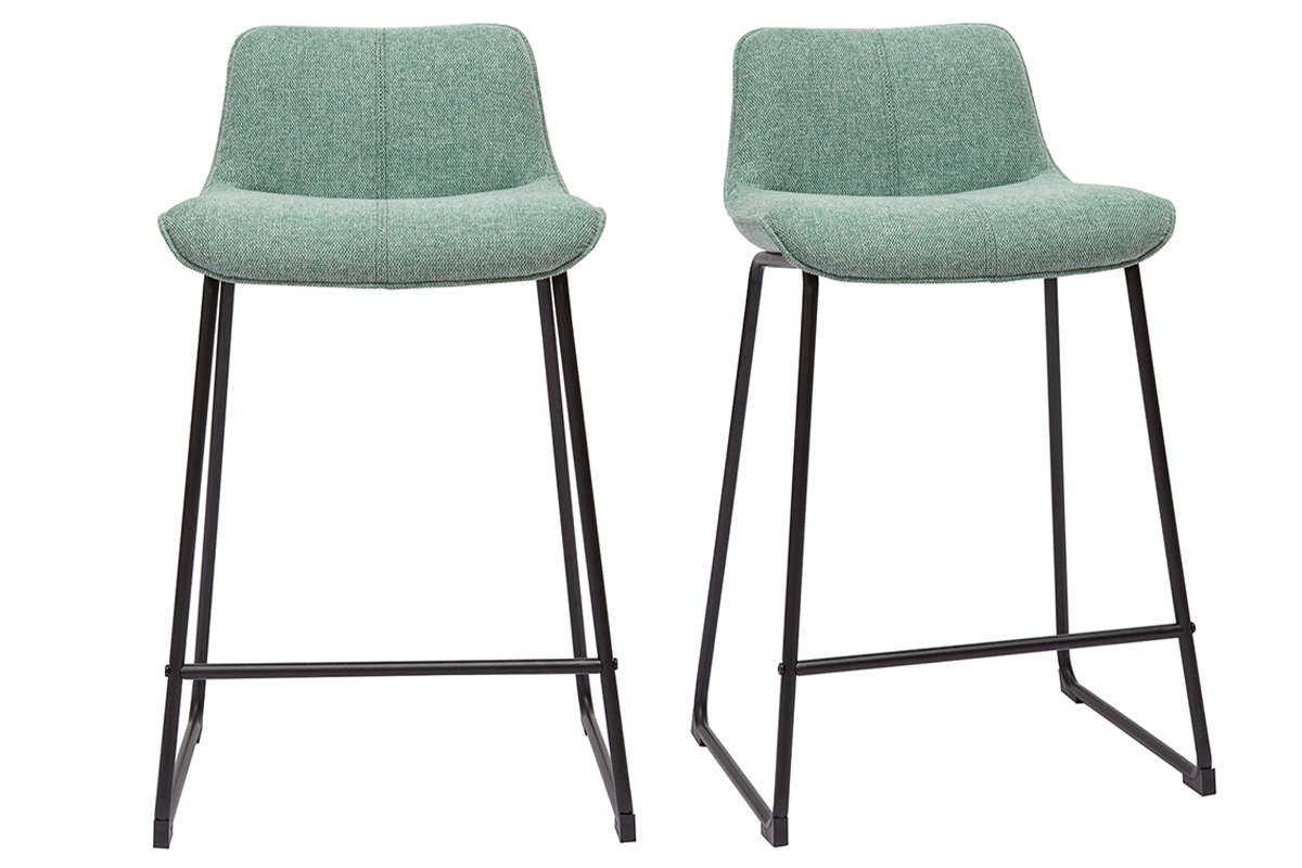 Deux tabourets de bar verts c�ladon, pi�tement m�tal noir, vue de face.