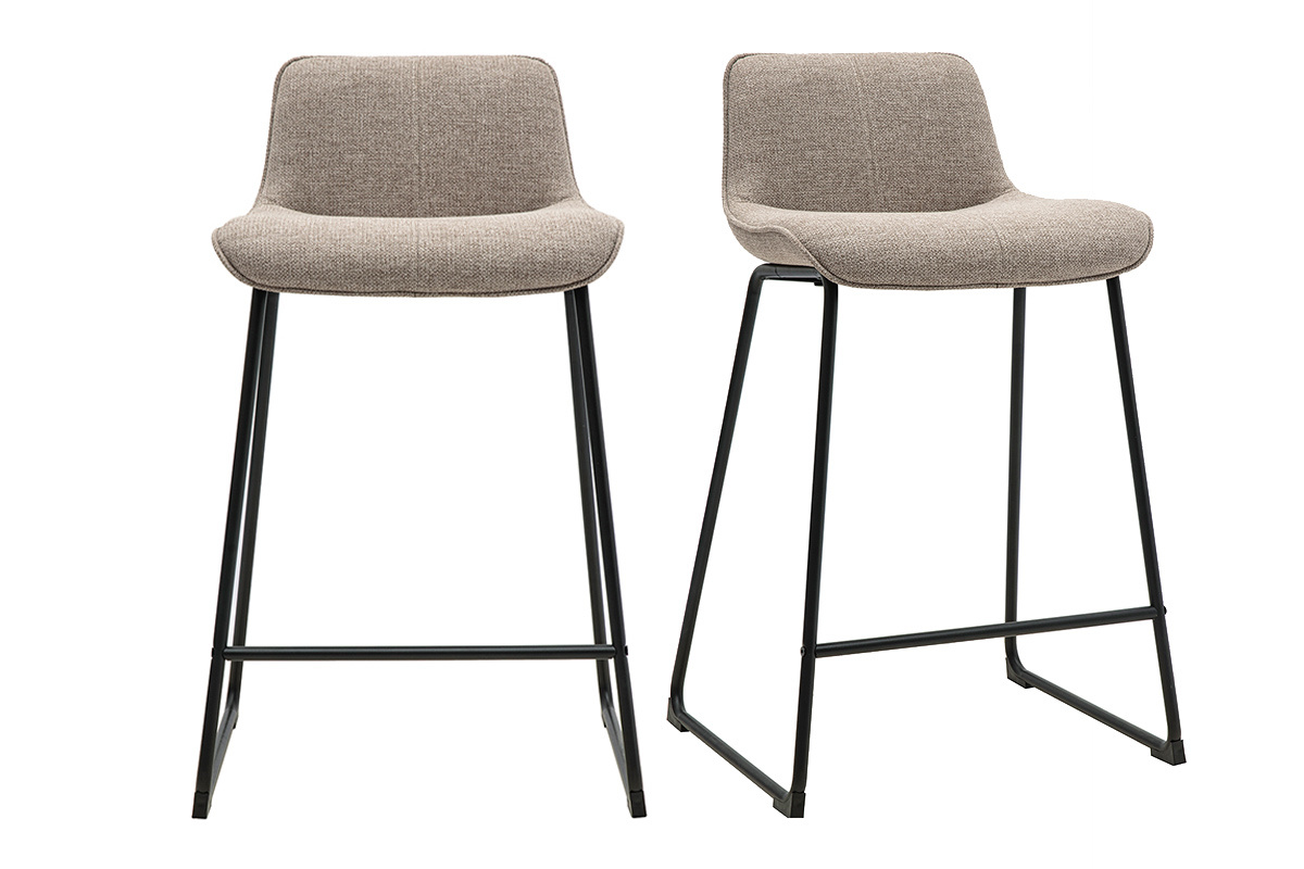 Deux tabourets de bar en tissu taupe, pi�tement noir, vue de face.