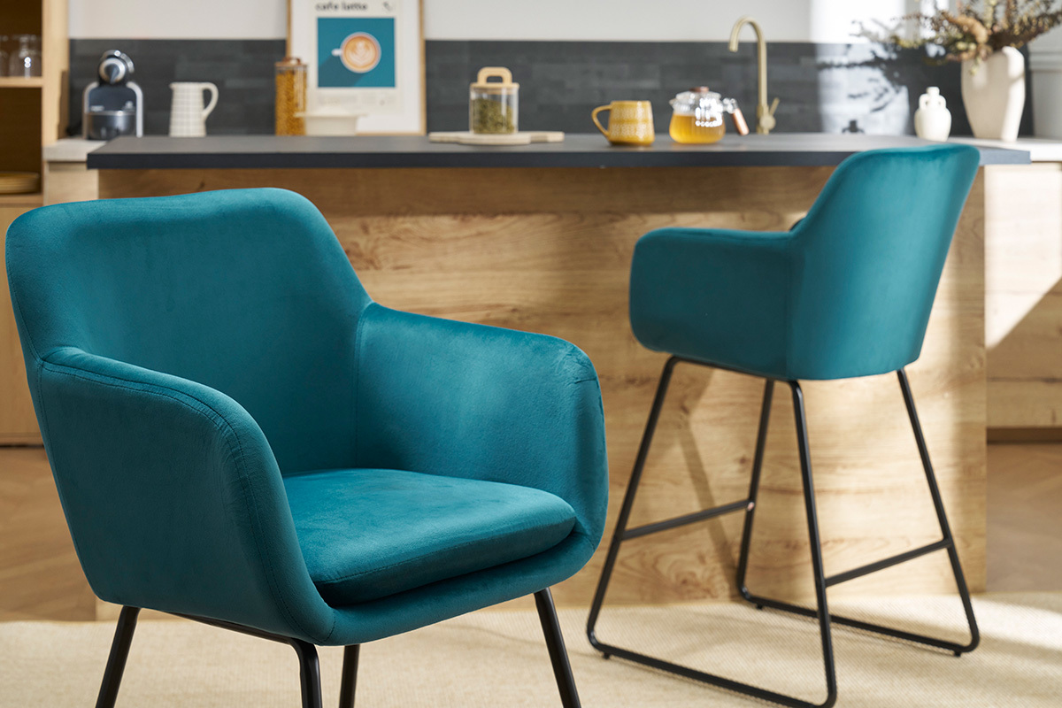 Tabourets de bar en velours bleu p�trole H65 cm (lot de 2) AMIKA
