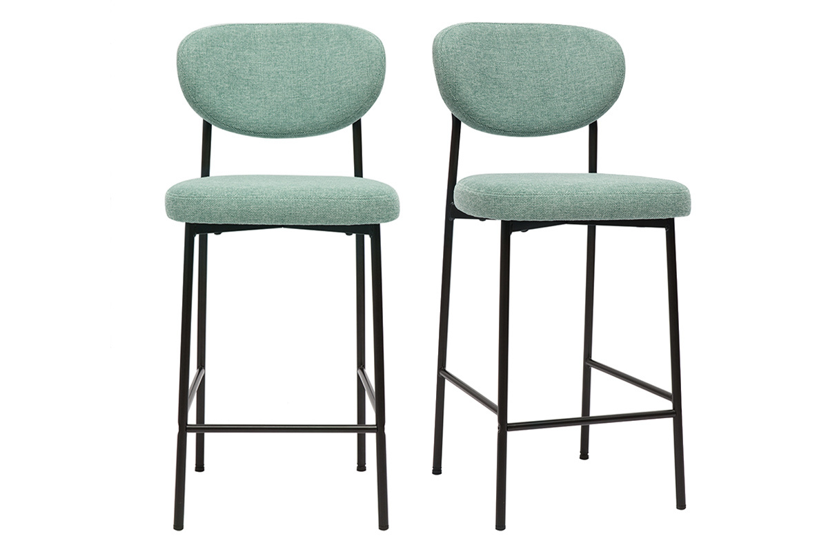 Deux tabourets de bar verts c�ladon avec pieds en m�tal noir, vue de face.