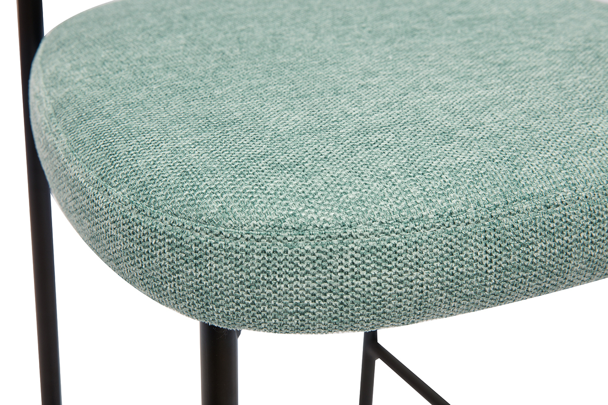 Gros plan sur assise de tabouret vert c�ladon, structure m�tal noir.