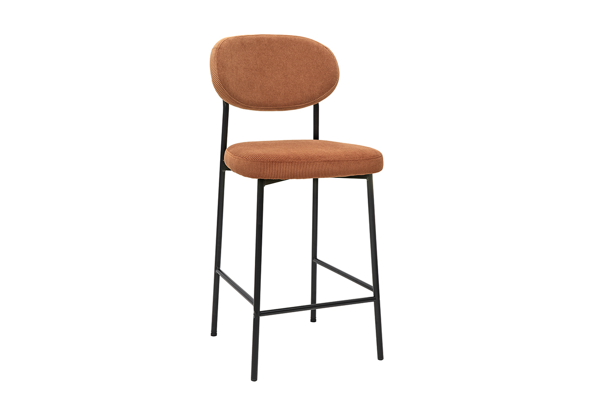 Tabouret de bar en velours c�tel� terre br�l�e avec pieds en m�tal noir, vue de 3/4.