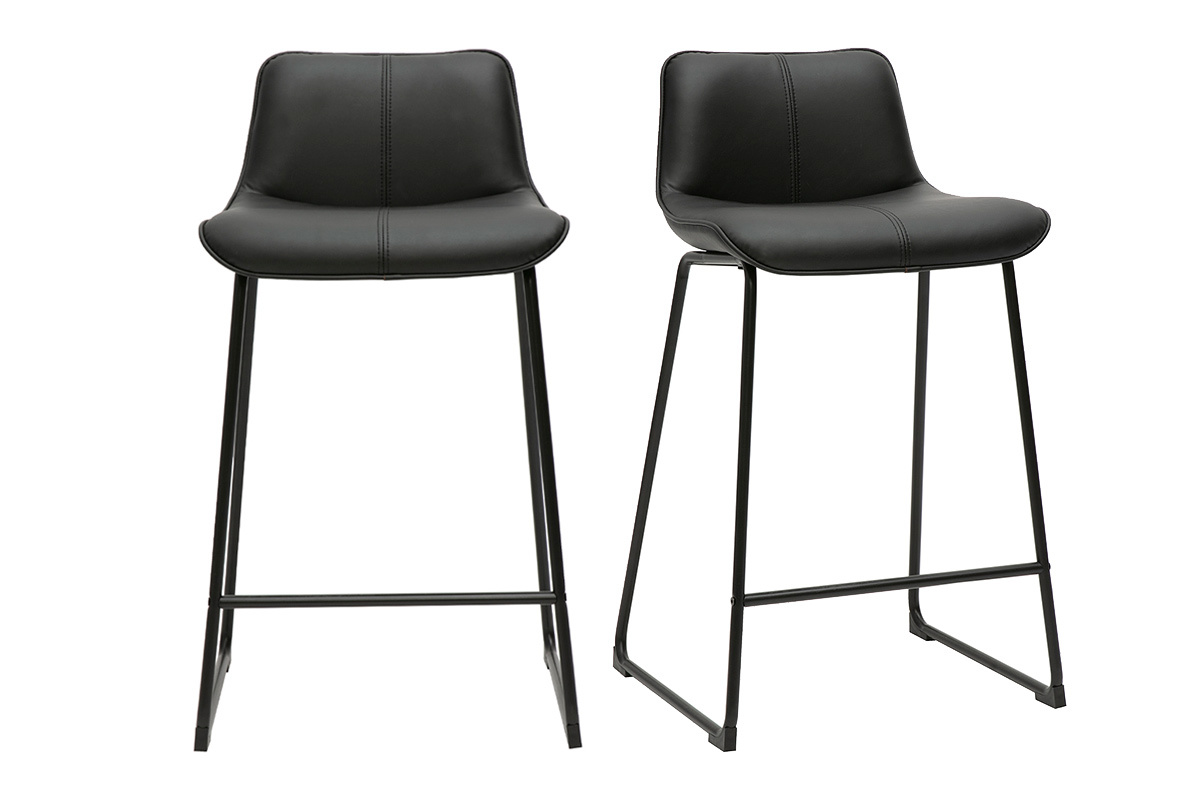 Deux tabourets de bar noirs avec pi�tement en m�tal, vue de face.