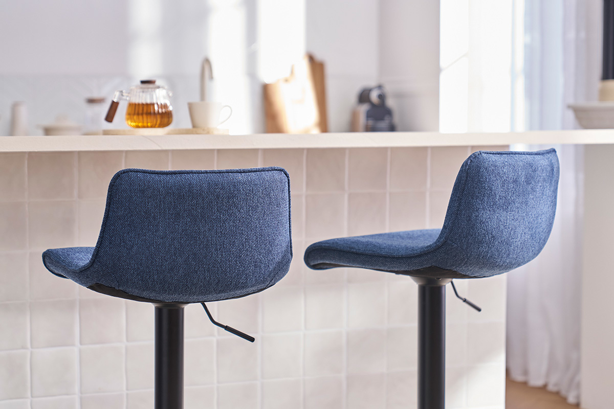Tabourets de bar r�glables pivotants 360� en tissu effet velours textur� bleu fonc� et m�tal noir (lot de 2) BOOST