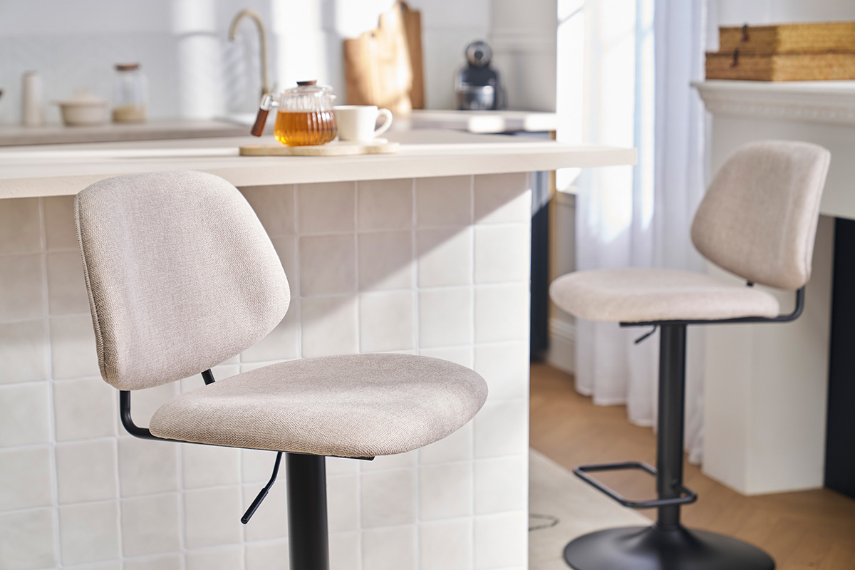 Tabourets de bar relevables design en tissu effet velours beige et m�tal noir BARNET (lot de 2)