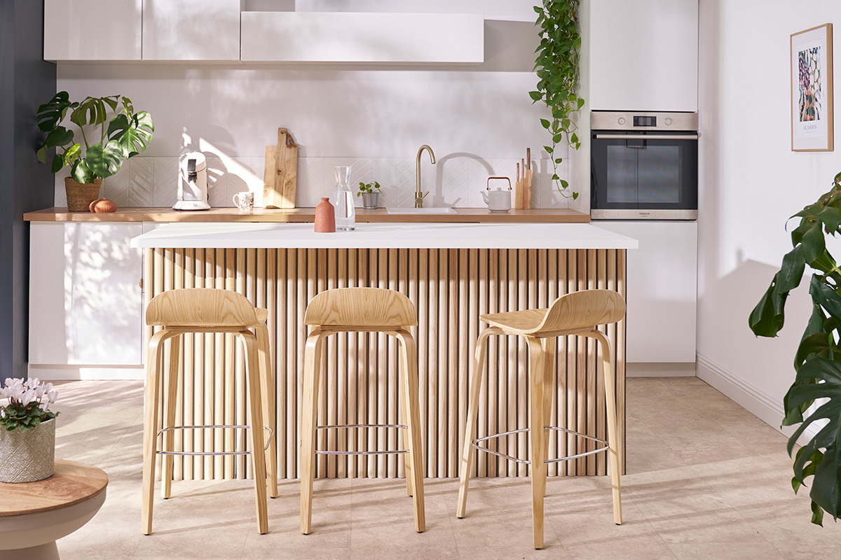 Tabourets de bar scandinaves bois ch�ne H68 cm (lot de 2) OBRA
