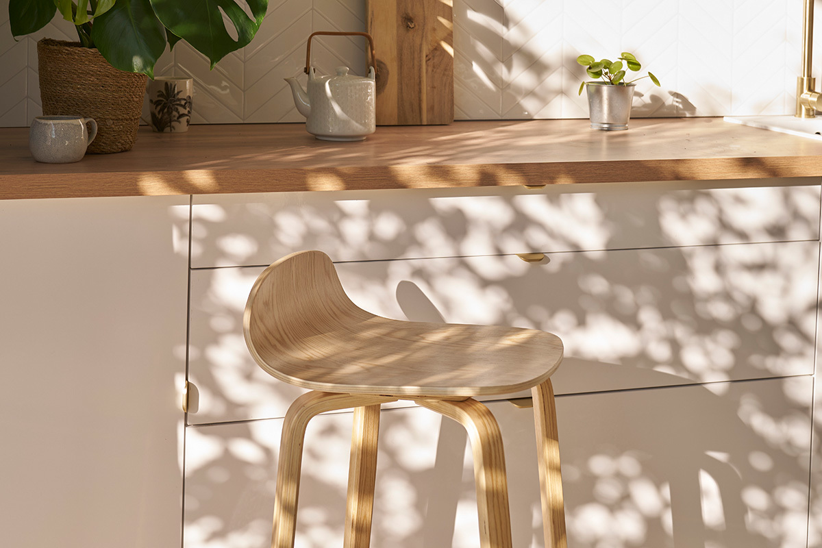 Tabourets de bar scandinaves bois ch�ne H68 cm (lot de 2) OBRA
