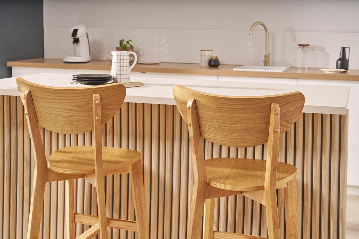 Tabourets de bar scandinaves finition ch�ne H65 cm (lot de 2) LEENA