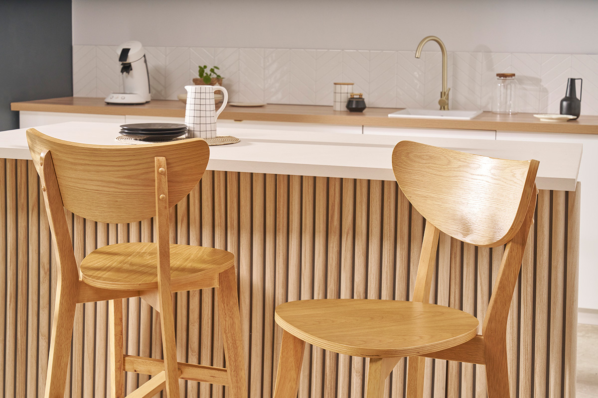 Tabourets de bar scandinaves finition ch�ne H65 cm (lot de 2) LEENA