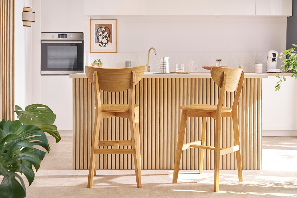 Tabourets de bar scandinaves finition ch�ne H65 cm (lot de 2) LEENA