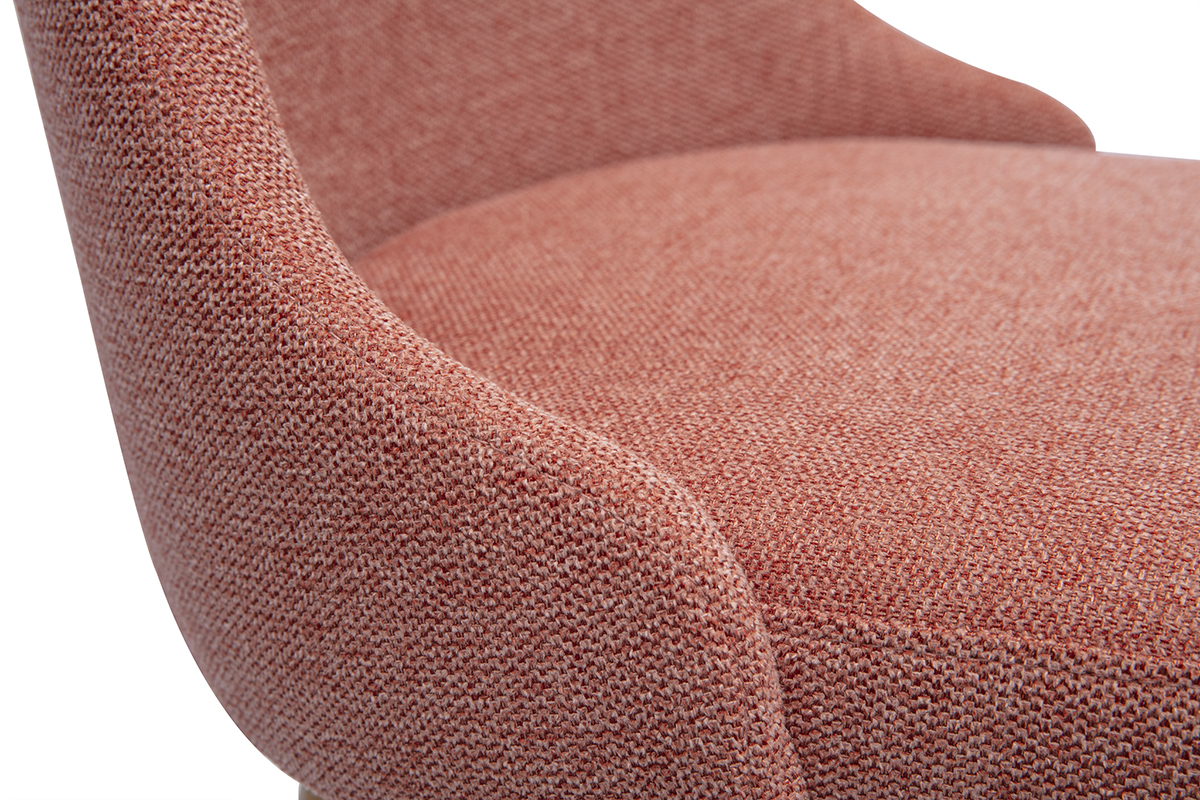 Gros plan sur le tissu effet velours textur� terracotta d'un tabouret.