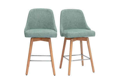 Tabourets de bar scandinaves pivotants 360&deg; en tissu effet velours textur&eacute; vert c&eacute;ladon et bois h&ecirc;tre massif H65 cm (lot de 2) HASTA