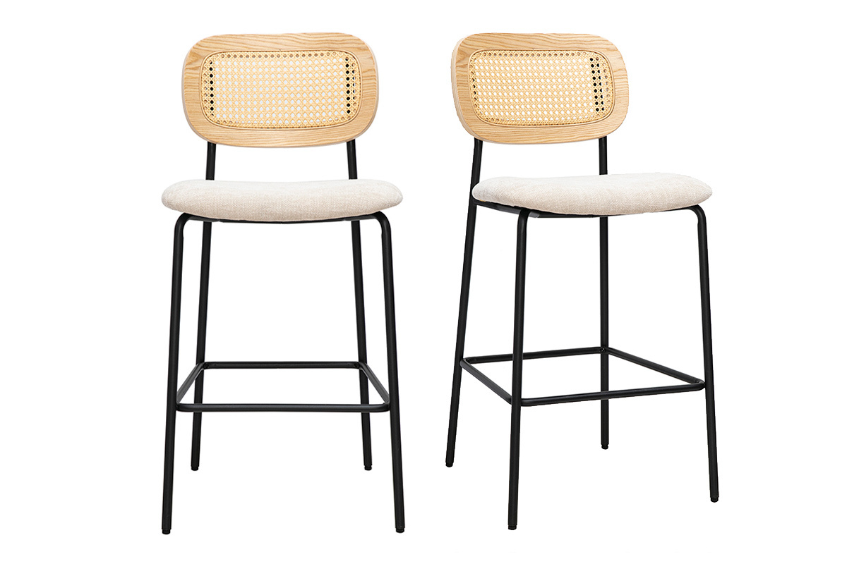 Lot de 2 tabourets design en tissu beige et cannage, structure en m�tal noir, vue de face.
