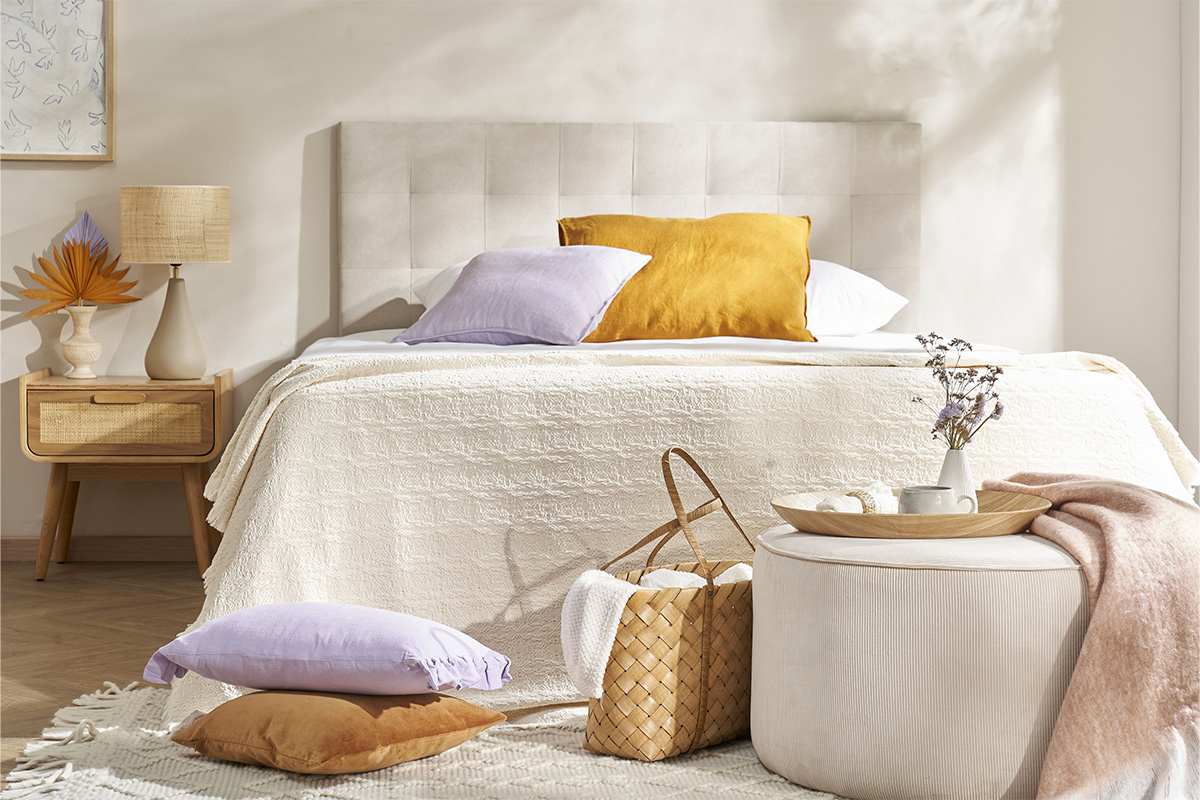 T�te de lit capitonn�e en tissu beige clair naturel L160 cm HALCIONA