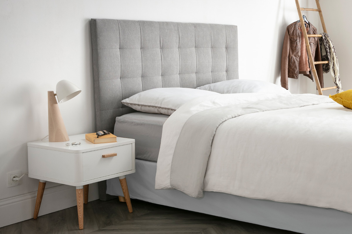 T�te de lit capitonn�e en tissu gris L140 cm HALCIONA