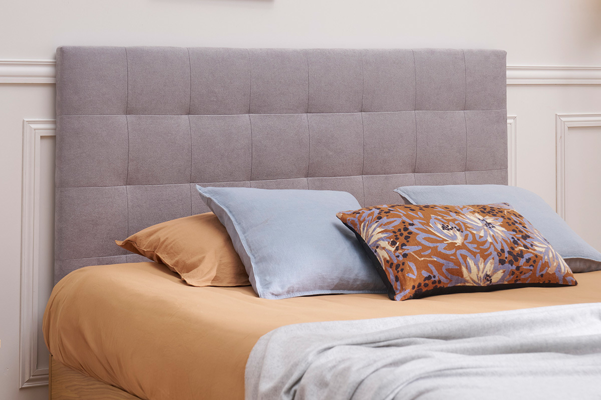 T�te de lit capitonn�e en tissu gris L160 cm HALCIONA