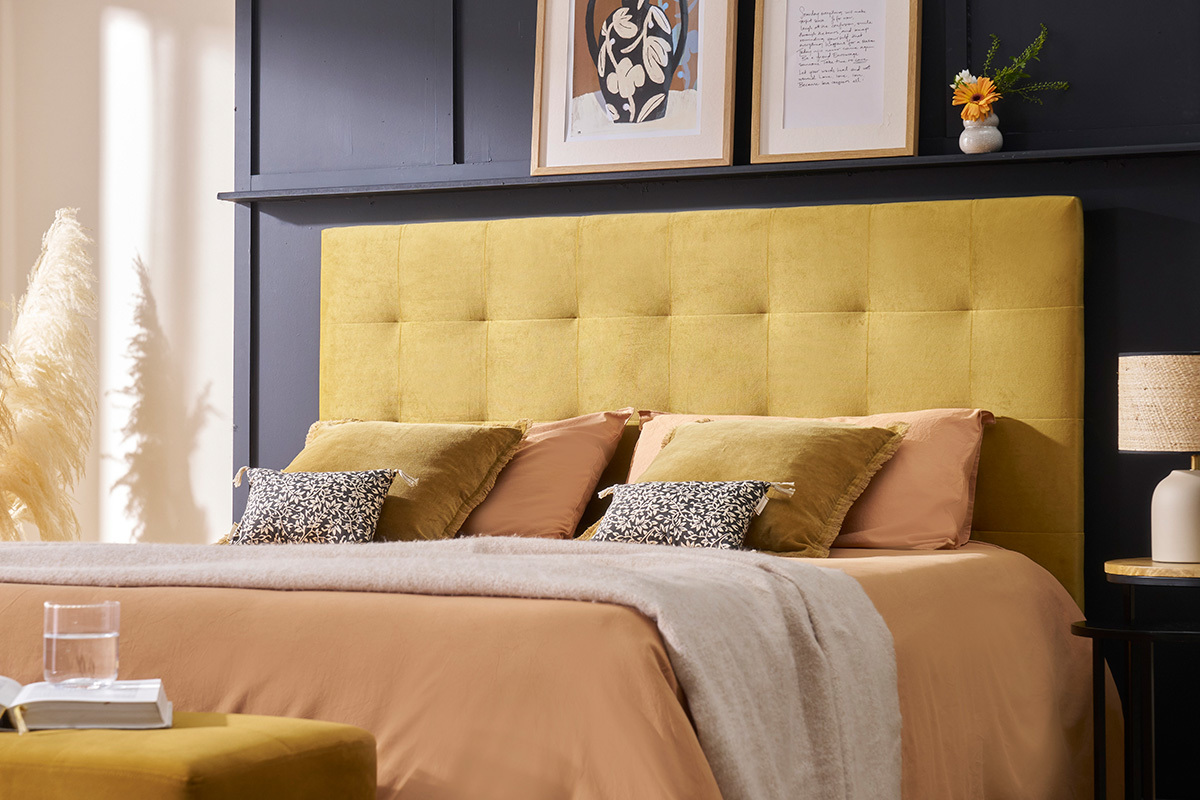 T�te de lit capitonn�e en tissu velours jaune moutarde L160 cm HALCIONA